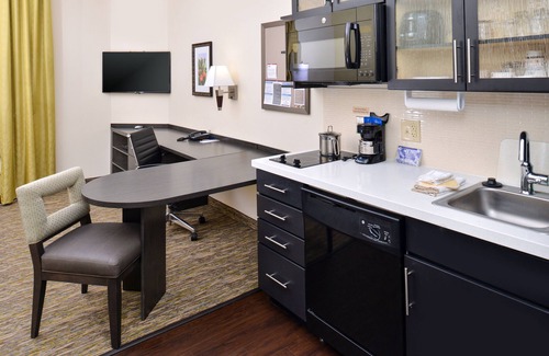 Kenedy Hotel | Candlewood Suites Kenedy by IHG