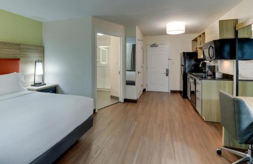 Georgetown Hotel | Candlewood Suites Lexington by IHG