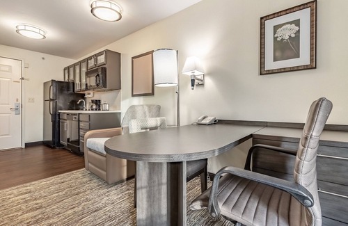 Lincoln Hotel | Candlewood Suites Lincoln by IHG