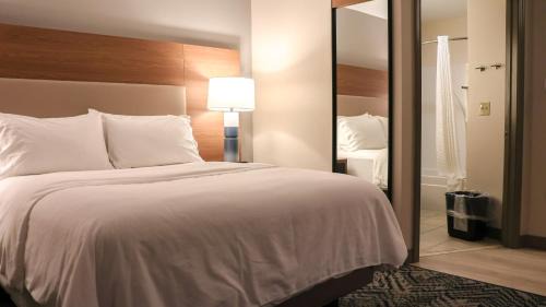 Orange Prairie Hotel | Candlewood Suites - Peoria at Grand Prairie by IHG