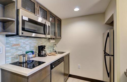 Richmond Hotel | Candlewood Suites Richmond - West Broad by IHG