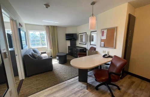 Secaucus Hotel | Candlewood Suites Secaucus by IHG
