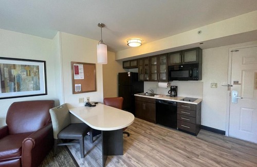 Secaucus Hotel | Candlewood Suites Secaucus by IHG