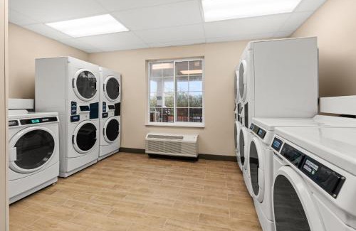 Sumner Hotel | Candlewood Suites Sumner Puyallup Area by IHG
