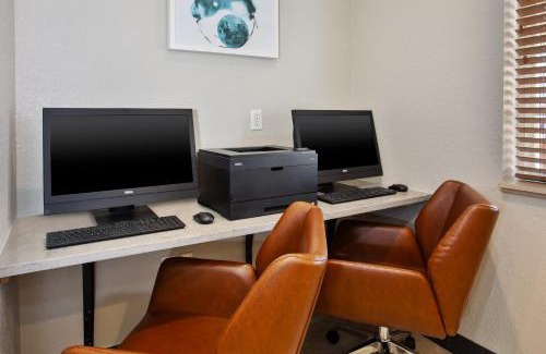 Kenosha Hotel | Candlewood Suites Kenosha - Pleasant Prairie by IHG