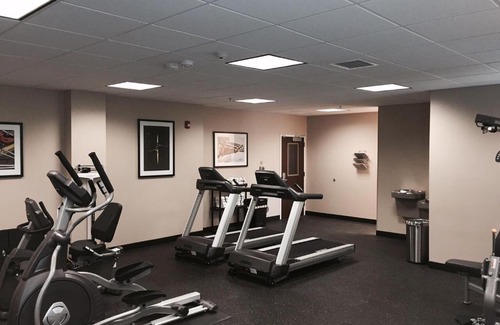 Austintown Hotel | Candlewood Suites Youngstown W - I-80 Niles Area by IHG