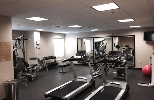 Austintown Hotel | Candlewood Suites Youngstown W - I-80 Niles Area by IHG