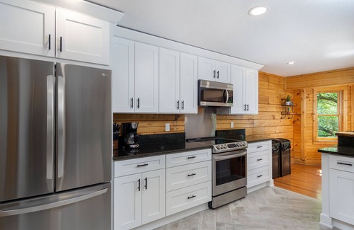 Fletcher Cabin | Cane Creek Cabin | Game Room, Pet Friendly & 25 min. to Downtown Asheville!