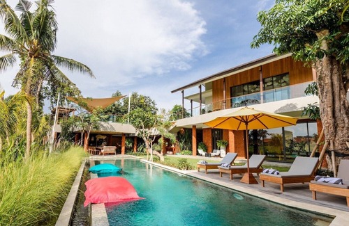 Berawa Villa | Canggu's Luxury 5 Bedroom Villa Close to Beach