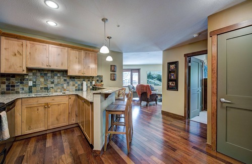Town Centre Condo | Canmore Immaculate Corner Unit - Panoramic Mountain Views - Central Location