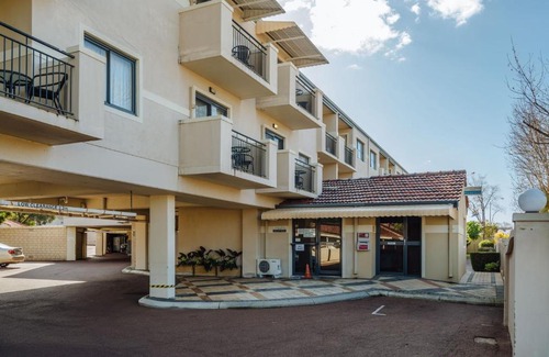 Mount Pleasant Apartment | Canning Bridge Auto Lodge