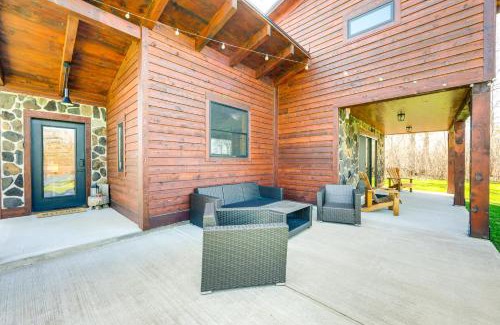 Hamilton House | Canoe, Grill and Relax Bos Hideaway on Leland Pond