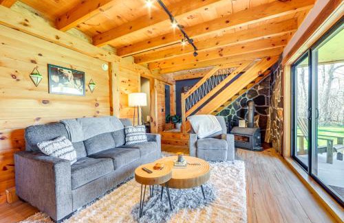 Hamilton House | Canoe, Grill and Relax Bos Hideaway on Leland Pond