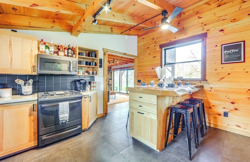Hamilton House | Canoe, Grill & Relax: Bo's Hideaway on Leland Pond