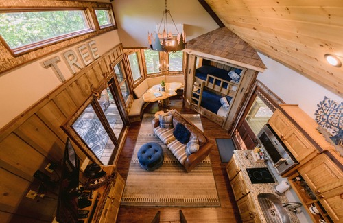 Blue Ridge Cabin | Canopy Blue Luxury Treehouse *hot tub, fire pit, swing bed, amazing views*