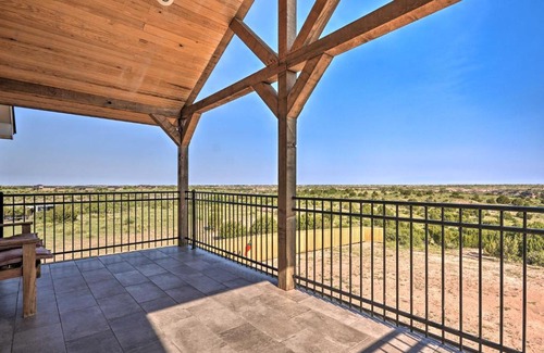 Canyon House | Canyon Barndominium with Hot Tub and Golf Cart!
