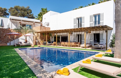Puig Manya House | Cap Martinet Talamanca Vila Can Tashellu, Boutique 5 bed - Sea and Forest View
