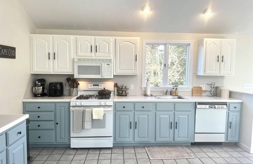 Bourne House | Cape Cod Beach House. 5 minute WALK to beach w/gas firepit and Central AC!