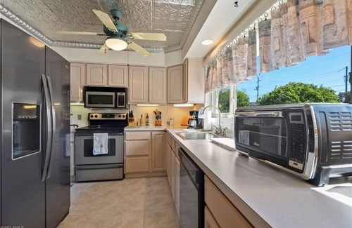 Yacht Club House | Cape Coral Vacation Rentals - Villa Santa Rosa Cape Coral