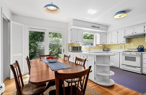 Chatham House | Cape Escape - Two Bedroom, Two Bathroom Near Beaches and Cycling
