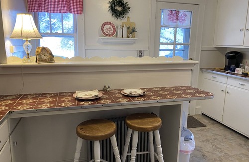 Pittsfield House | Cape Home In the Beautiful Berkshires - Near Lenox & Bousquet