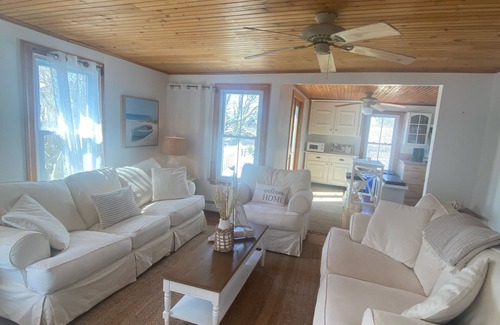 Cape May House | Cape May Bungalow - Iconic Washington St - Bike to Beach