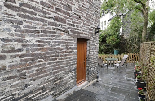 Machynlleth Cabin | CAPEL EBENEZER, pet friendly, character holiday cottage in Corris