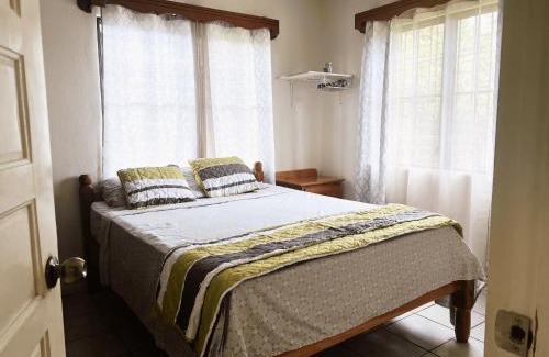 Armenia House | Capital Escape - Charming bungalow with WiFi & AC