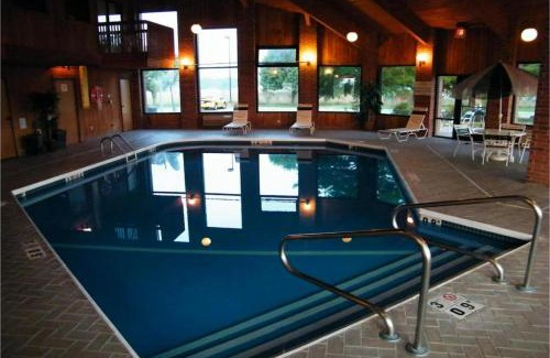 Mexico Hotel | Capital O Amerihost Inn and Suites Mexico Hwy 54 MO