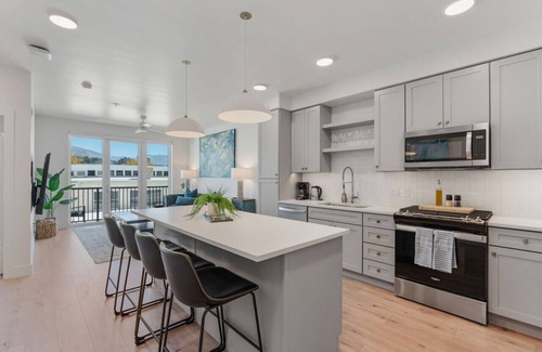 Downtown Salt Lake City Apartment | Capital Views! Pool/Spa/Gym/Bowling/Free Parking!