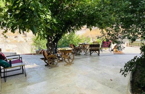 Ortahisar Bed & Breakfast | CAPPADOCİA ST.NİNO'S GARDEN