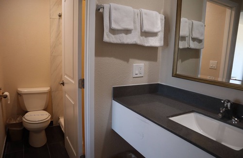 Beach Hill - Beach Flats Hotel | Capri Motel