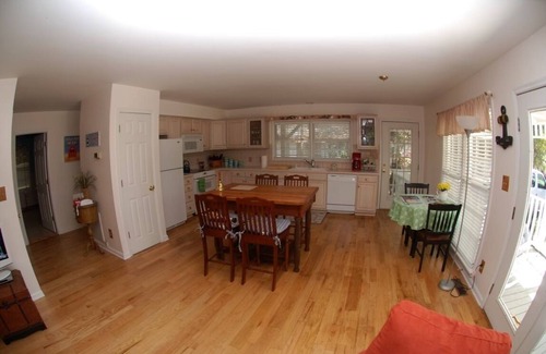 Shellman Bluff House | Captain's Cottage in Shellman Bluff - a charming cottage family and pet friendly