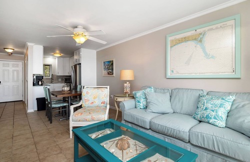Caswell Beach Condo | Captains Choice: Oceanfront Condo with Covered Balcony and Community Pool