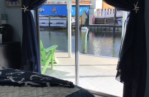 Indian Harbor Estates House | Captain’s Quarters Along the Sea Private waterfront Suite