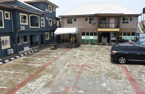 Epetu Apartment | Captivating 1-bed Apartment in Awoyaya