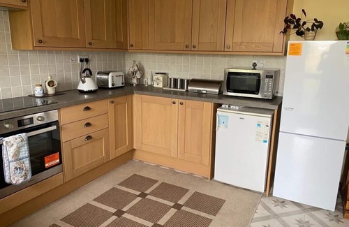 Amesbury House | Captivating 2-Bed House in Amesbury, Salisbury