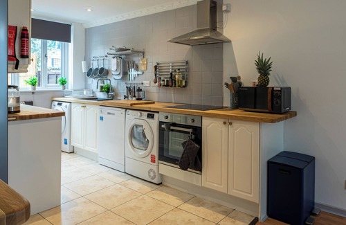 Cathedrals House | Captivating 3-bed House in London