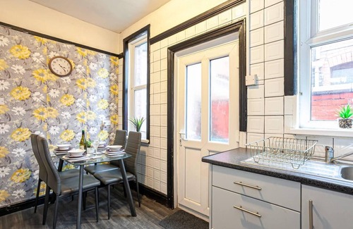 Horwich House | Captivating 5-Bed House in Horwich Bolton