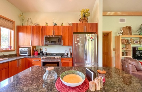 Safety Harbor Club House | Captivating Cabana – Luxury home, Boat Slip, Golf Cart, Pool, Pickleball, & Club