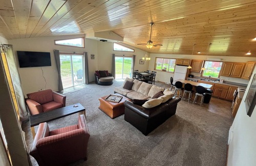 Goodman House | Captivating Lakeside Retreat in Beautiful Northern Wisconsin