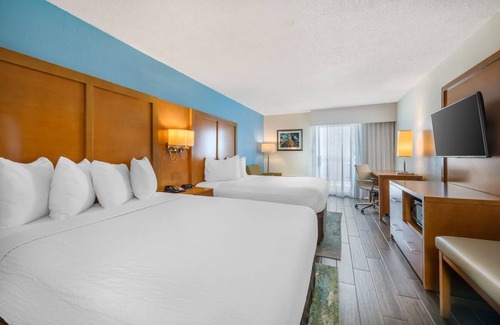 Seabreeze Park Hotel | Captivating Oceanview Suite w/Balcony - Perfect for Family Fun | 2 Units
