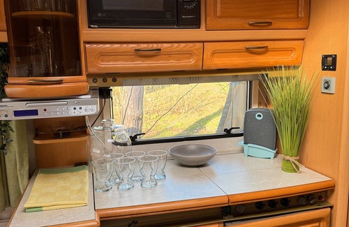 Plaue House | Caravan 'La Pura Vida' with Private Terrace, Shared Garden and Wi-Fi