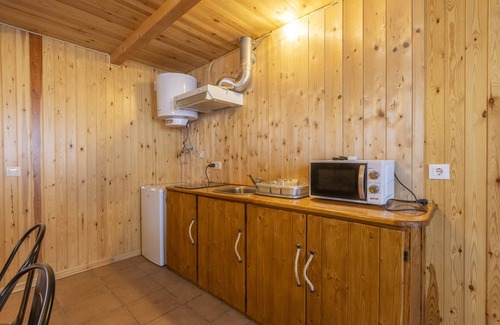 Alos de Balaguer RV Rental | Caravan 'Bungalow 3' with Mountain View, Wi-Fi and Air Conditioning