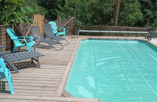 Castelnau-sur-Gupie Cabin | Caravan with shared pool