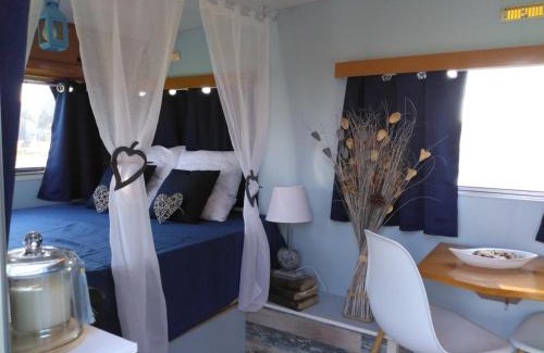 Lapalisse Other | Caravane romantique " La Seventies" avec jacuzzi privatif