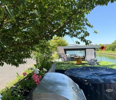 Thourotte Boat Rental | Caravelle Péniche
