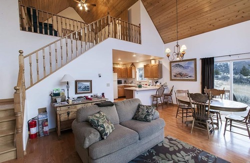 Emigrant Cottage | Carbella Cabin - Charming Cabin On Over 70 Acres Overlooking Tom Miner Basin