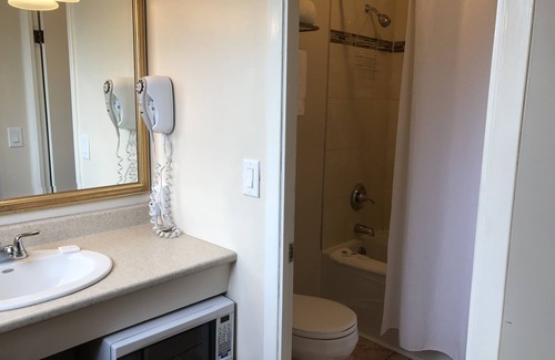 Talbotville Hotel | Cardinal Court Motel