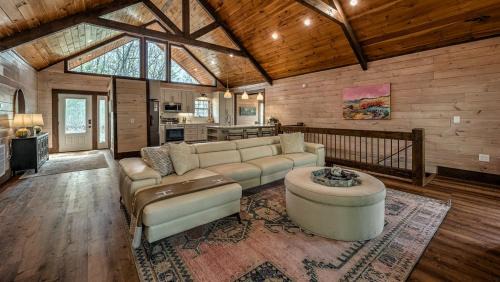 Mineral Bluff House | Cardinal Lodge